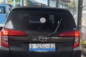 Viral Mobil Calya Pakai Stiker Biru ala Mobil Listrik, Sopir Terancam Pidana