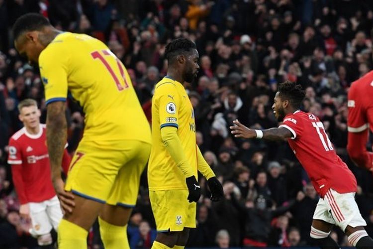 Gelandang Manchester United, Fred, berselebrasi usai mencetak gol ke gawang Crystal Palace pada pekan ke-Liga Inggris.