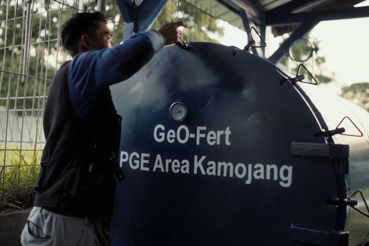GeO-Fert mengolah limbah pertanian dan rumah tangga menjadi pupuk organik dengan memanfaatkan uap panas bumi bersuhu 60 hingga 70 derajat Celcius