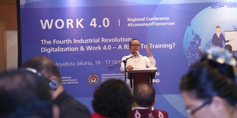 Menteri Ketenagakerjaan M Hanif Dhakiri dalam acara conference regional bertema ?Workshop 4.0 The Fourth Industrial Revolution, Digitalization & Work 4.0 ? A Right To Training?? di Jakarta, Selasa (16/10/2018).