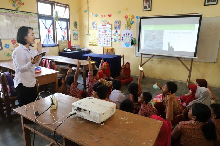 Proses mengajar literasi digital melalui program INOVASI di Kabupaten Bulungan, Kalimantan Utara. 