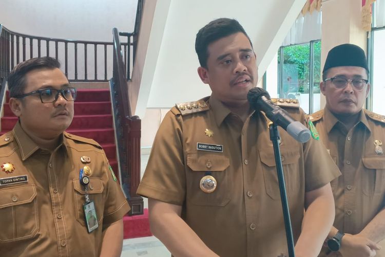 Wali Kota Medan Bobby Nasution saat ditanya wartawan di kantornya, Senin (27/5/2024) 