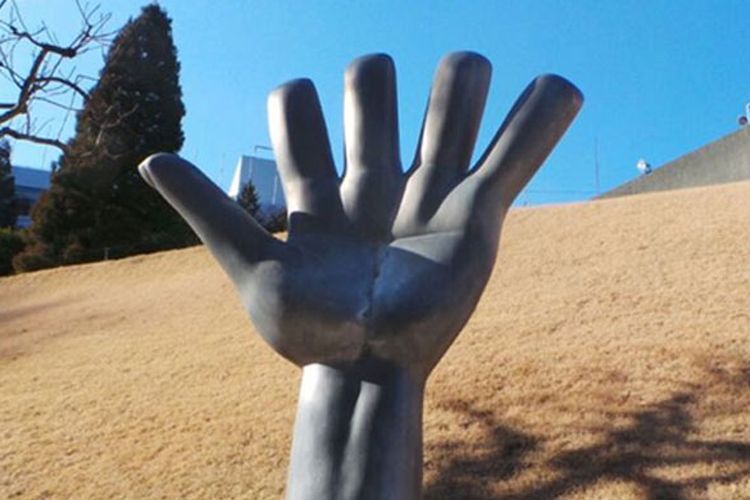 Salah satu karya seni yang dipamerkan di Hakone Open Air Museum. (KOMPAS.com/KURNIA SARI AZIZA)