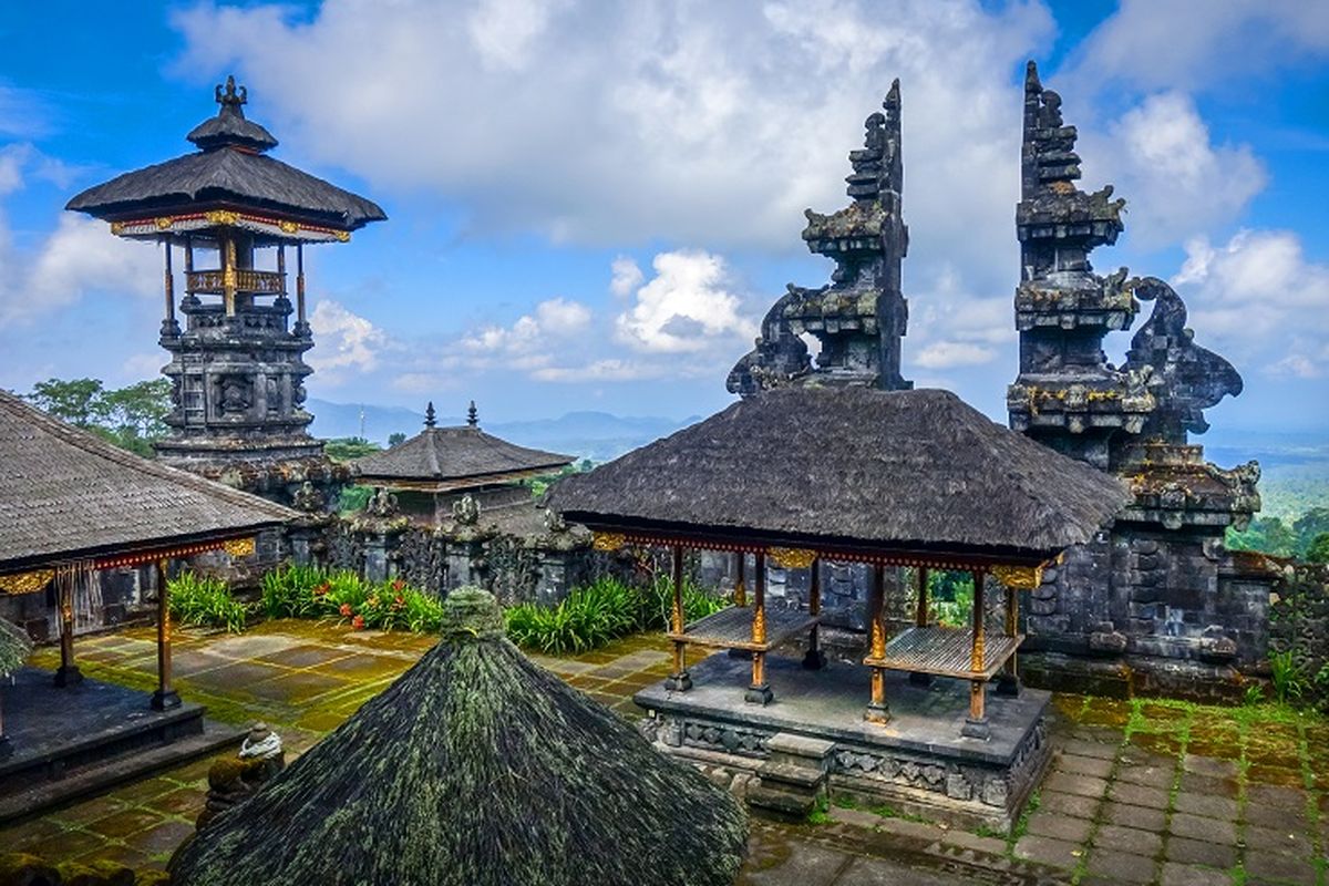 Ilustrasi Bali - Pura Besakih.