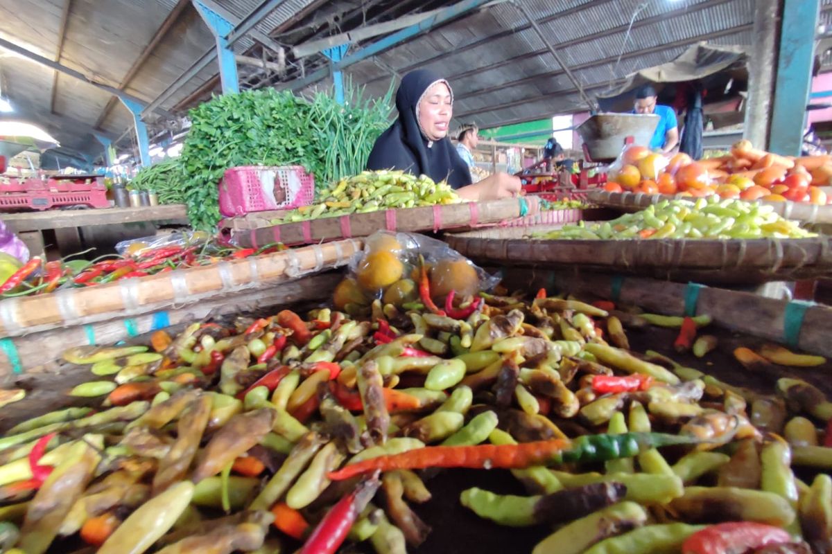 Harga cabai mengalami kenaikan hingga Rp 65.000 per kilogram