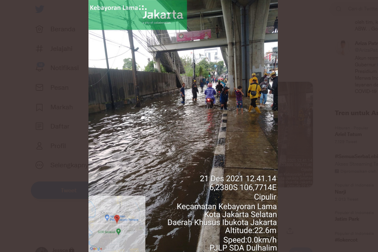 Jalan Ciledug Raya sempat terendam banjir akibat hujan deras pada Selasa (21/12/2021).