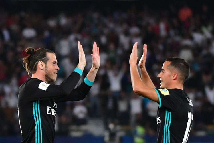 Gareth Bale (kiri) dan Lucas Vazquez merayakan gol Real Madrid ke gawang Al Jazira pada partai semifinal Piala Dunia Antarklub di Stadion Zayed Sports City, Abu Dhabi, Kamis (14/12/2017) dini hari WIB.