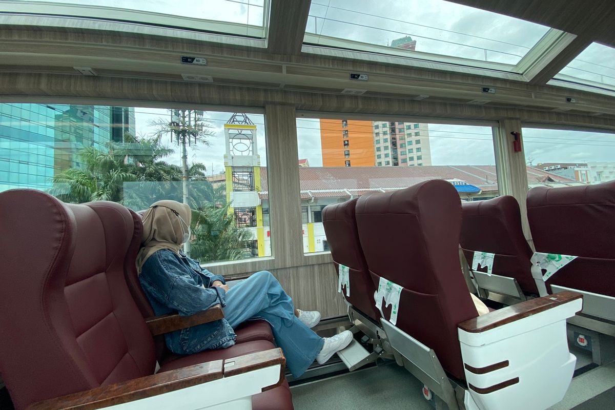 Interior bagian dalam kereta Panoramic yang baru diluncurkan PT KAI dalam soft launching 24 Desember 2022-8 Januari 2023. 