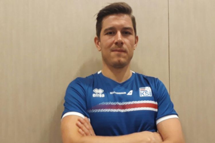 Kapten timnas Islandia, Olafur Ingi Skulason. 