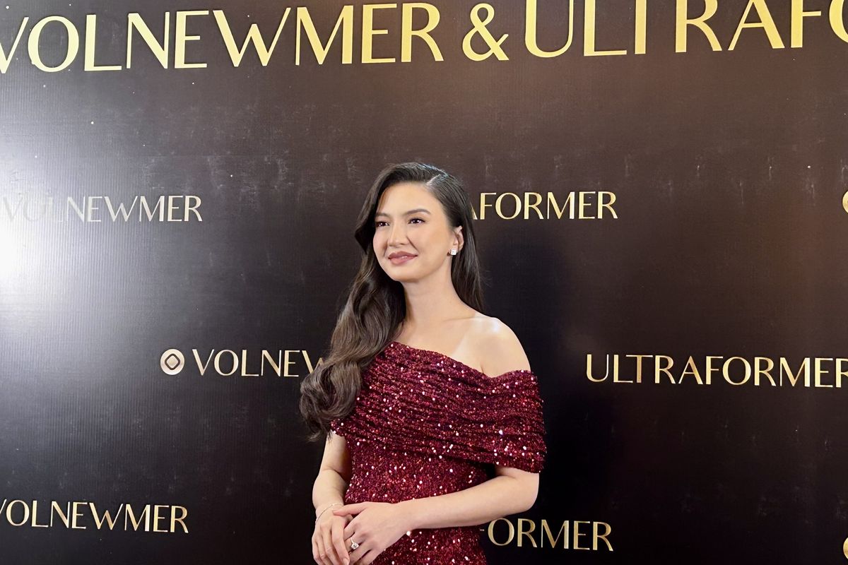 Aktris Raline Shah dalam acara Haju Medical THE GOLDEN TOUCH of VOLNEWMER & ULTRAFORMER di The Langham Jakarta, Sabtu (17/5/2025).