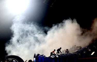 Suasana di area Stadion Kanjuruhan Kepanjen, Kabupaten Malang, seusai pihak kepolisian menembakkan gas air mata pasca-laga pekan ke-11 Liga 1 2022-2023 bertajuk derbi Jawa Timur, Arema FC vs Persebaya Surabaya, Sabtu (1/10/2022) malam.