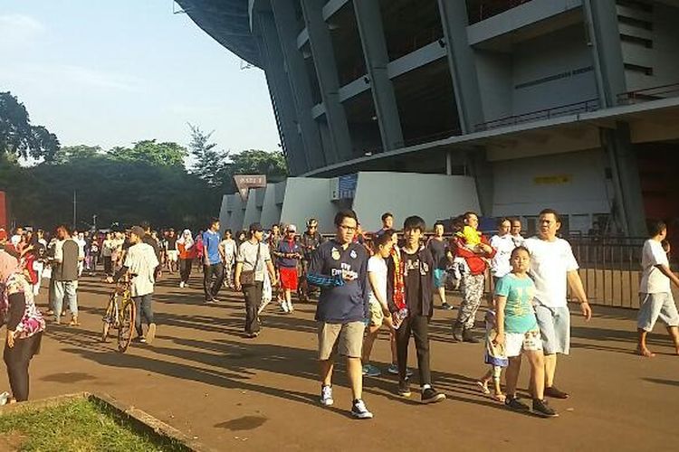 Suasana di kawasan Stadion Gelora Bung Karno (GBK), Senayan, Jakarta Pusat, Minggu (3/4/2016).