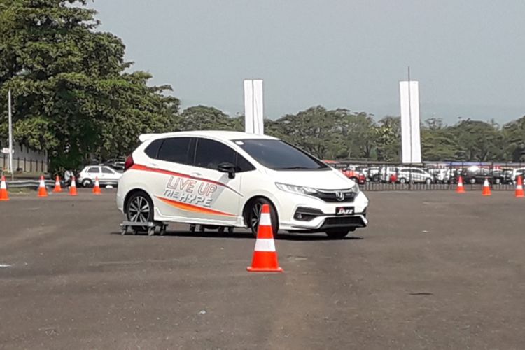 Belajar Kemudikan Mobil Memicu Kecelakaan, Perlukah Regulasi Khusus? - Kompas.com - KOMPAS.com