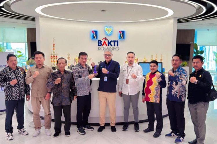 Komisi II DPRD Kabupaten Kotabaru bersama Diskominfo Kotabaru melakukan konsultasi terkait program Pengadaan Tower atau Jaringan Komunikasi (Blankspot) di daerah terpencil dan terluar Kabupaten Kotabaru. Konsultasi ini dilakukan ke Bakti Komdigi RI di Jakarta, Rabu (11/12/2024).