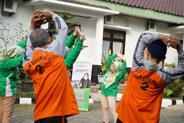 Kolaborasi Dompet Dhuafa dan Pemerintah Kota Jakarta Barat peringati Hari Lanjut Usia Nasional bersama ratusan lansia di Panti Sosial Tresna Werdha Budi Mulia 2, Cengkareng, Jakarta Barat, Selasa (6/6/2023).
