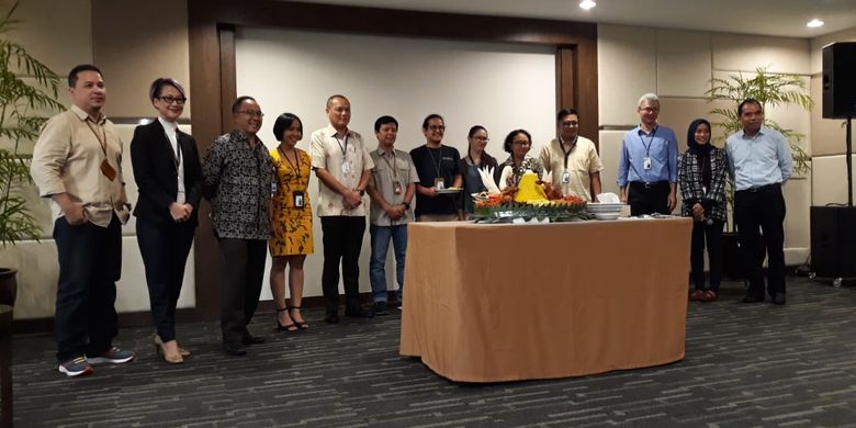 Pimpinan Kompas Gramedia, Litbang Kompas, dan pimpinan grup media KG saat acara peluncuran dan syukuran program Hitung Cepat Kompas di Gedung Kompas, Jakarta, Selasa (9/4/2019).
