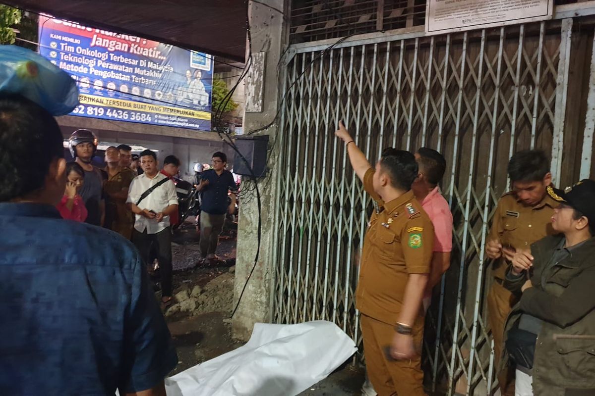 Lokasi penjual tisu tersengat listrik di Jalan MT Haryono, Kota Medan, Senin (25/9/2023).