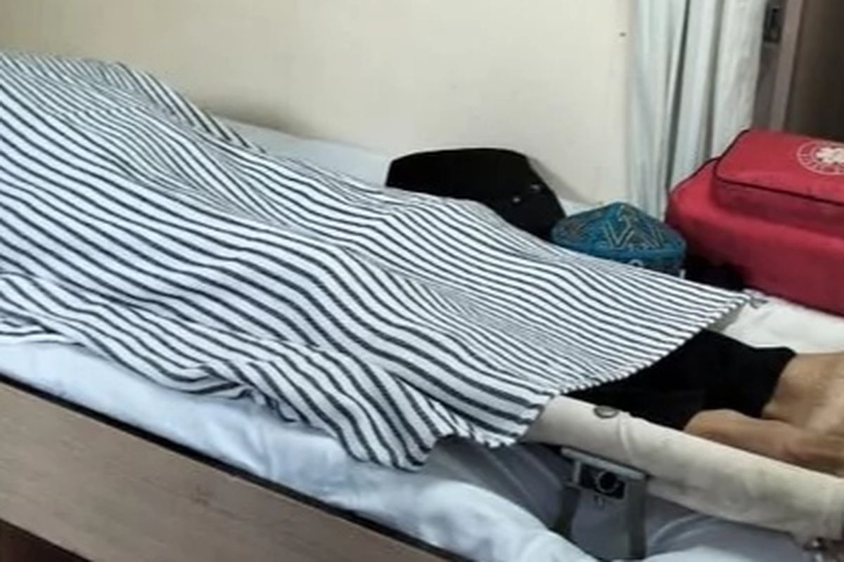 Penumpang kapal fery berinisial MN (52) meninggal dunia di atas kapal dalam perjalanan dari Surabaya menuju Banjarmasin, Rabu (19/4/2023). 