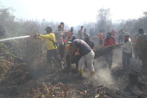 Petugas Kekurangan Mesin Pompa Air untuk Padamkan Kebakaran Lahan di Bengkalis 