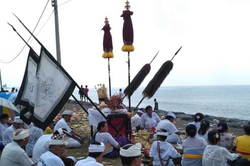 Jelang Nyepi, Umat Hindu Bali Jalani Ritual Melasti
