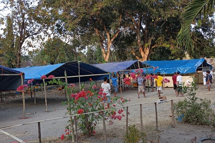 Kelas Rusak akibat Gempa, Orangtua Siswa di Manggarai Timur Gotong Royong Bangun Ruang Darurat