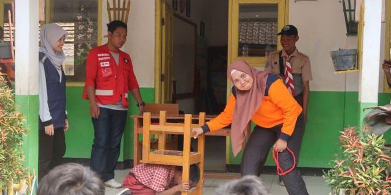 Kegiatan sosialisasi tanggap bencana di sebuah sekolah dasar di Pandeglang, Banten. 