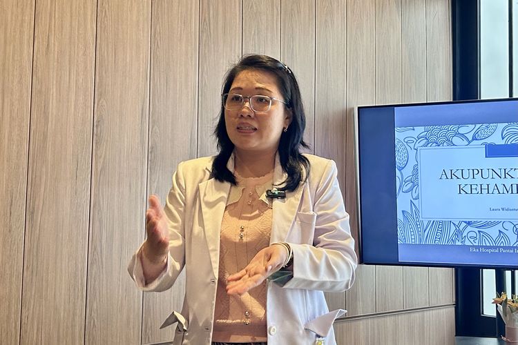 Dokter Spesialis Akupuntur Medik Eka Hospital PIK dalam Media Meet Up Eka Hospital PIK & Pluit di Jakarta Selatan, Rabu (6/5/2026).