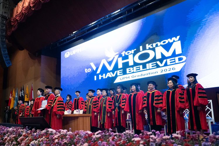 Keberagaman Lulusan Wisuda UPH, dari Figur Publik hingga Aparatur Negara