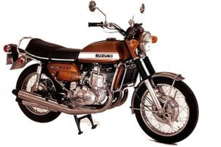 Suzuki GT750J sepeda motor jadul Suzuki yang masih banyak penggemarnya di Inggris.