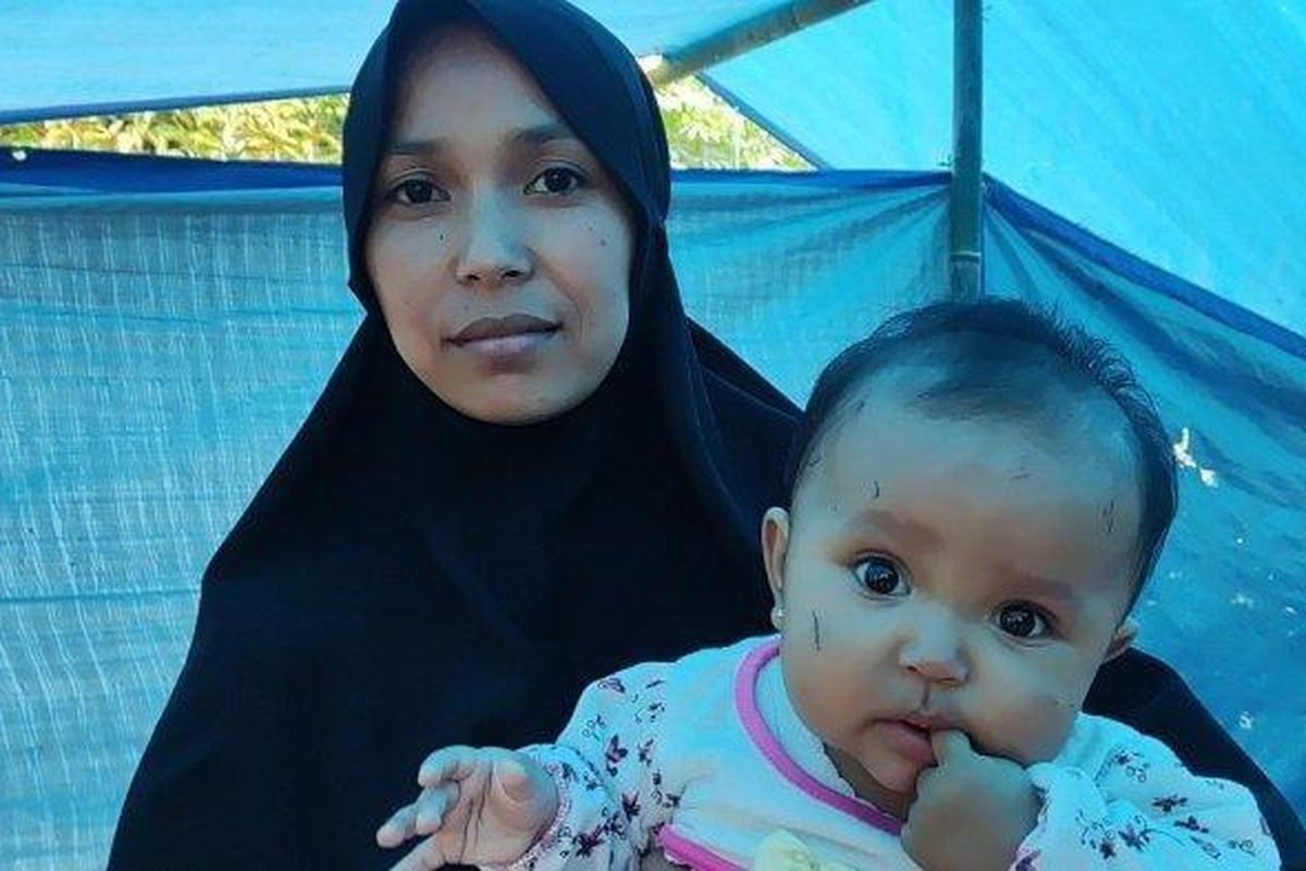 Adah Rosidah bersama Shakila Hafsah, bayinya yang selamat dari reruntuhan gempa Cianjur di posko pengungsian, Jumat (25/11/2022).


Artikel ini telah tayang di TribunJabar.id dengan judul Bayi di Pasir Sapi Selamat Meski Tertimpa Reruntuhan, Mata Sempat Tertutup Kena Debu, https://jabar.tribunnews.com/2022/11/25/bayi-di-pasir-sapi-selamat-meski-tertimpa-reruntuhan-mata-sempat-tertutup-kena-debu?page=2.
