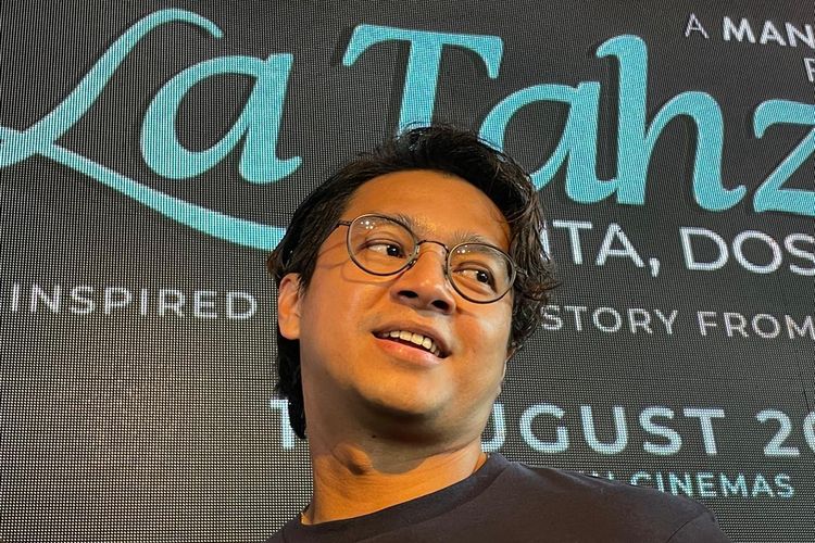 Aktor Deva Mahenra ketika diwawancarai usai jumpa pers perilisan trailer film La Tahzan di kantor MD Pictures, Setiabudi, Jakarta Selatan, Rabu (27/5/2025).