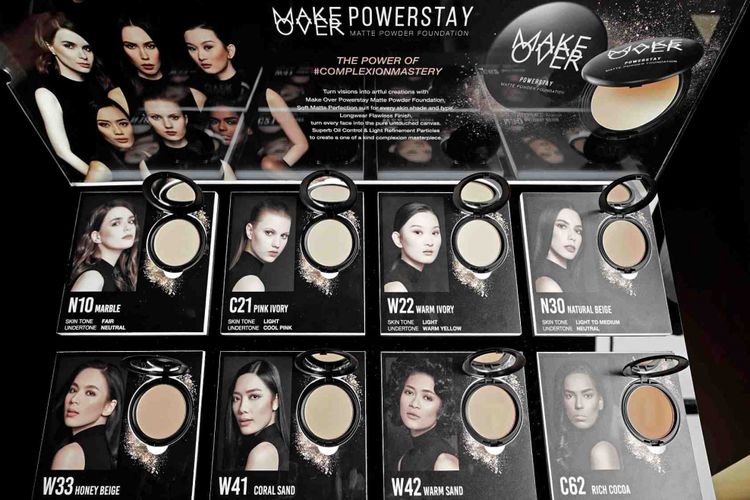 Make Over Power Stay Powder Foundation dengan 8 pilihan warna.