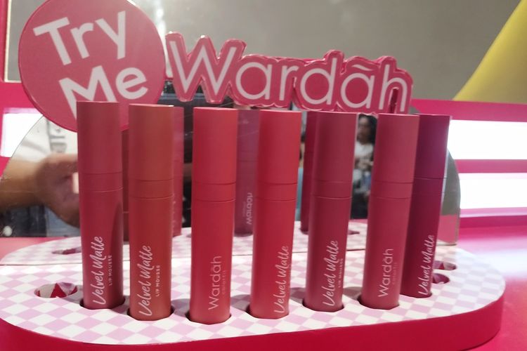 Peluncuran Colorfit Velvet Matte Lip Mousse, inovasi terbaru dari Wardah dengan velvet powdery texture yang lembut, di Kopi Pono, Jakarta.