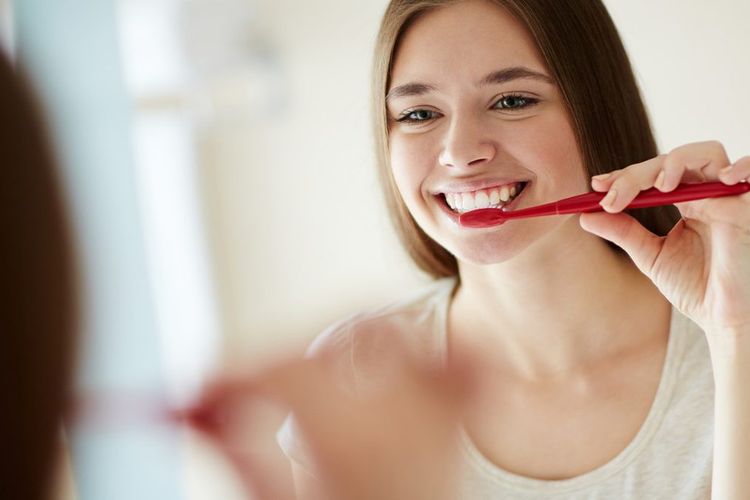 Ilustrasi menyikat gigi dan menjaga kesehatan mulut
