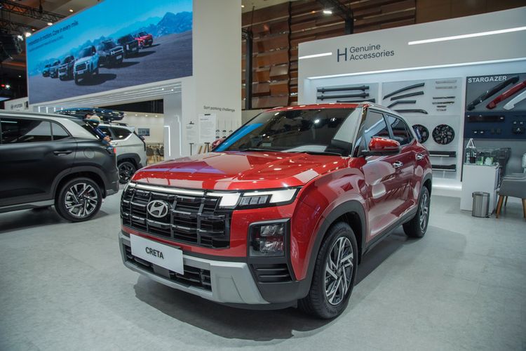 Hyundai CRETA tampil dengan desain grille tegas dan lampu depan berkarakter, menjadi salah satu model andalan Hyundai di segmen SUV compact pada IIMS 2026 