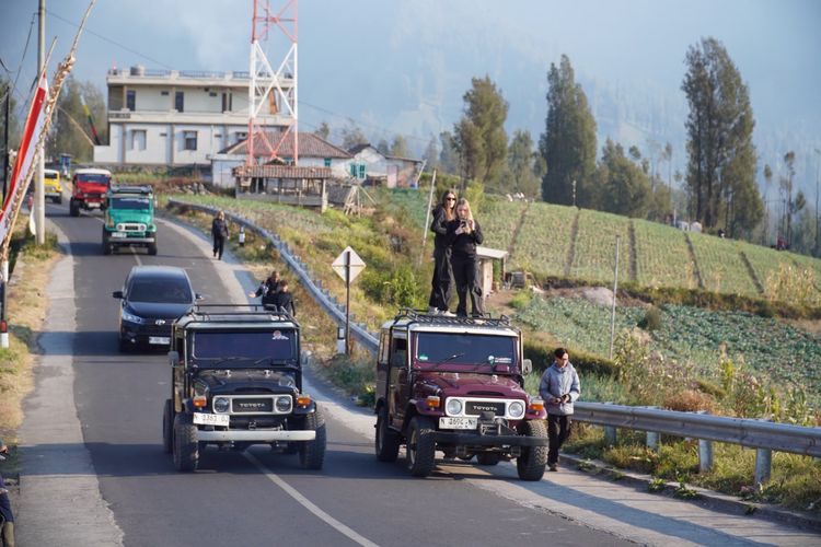 Saat Wisatawan Alihkan Kunjungan ke Seruni Point imbas Kebakaran Bromo