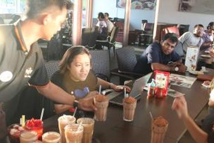 Salah satu restoran yang menyajikan minuman khas Malaysia, seperti teh tarik. Restoran ini berlokasi di Bazar Mydin, Johor, Malaysia.