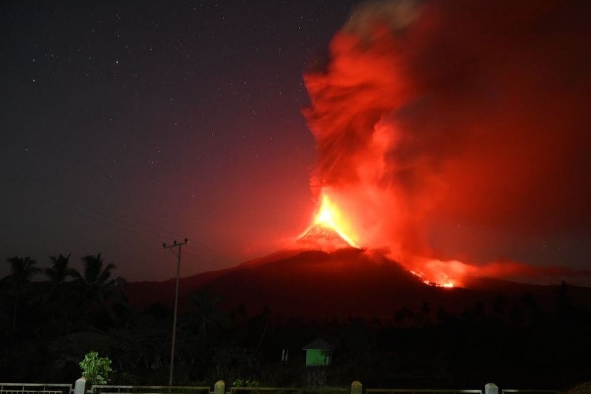 Gunung Lewotobi Laki-laki 7 Kali Meletus Pagi Ini