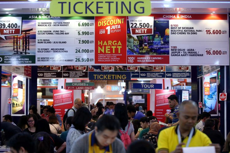 Suasana Garuda Indonesia Travel Fair 2017 di Jakarta Convention Center, Jumat (22/9/2017). Acara yang berlangsung hingga 24 September mendatang memberikan berbagai promo tiket, hotel, dan wisata. KOMPAS IMAGES/KRISTIANTO PURNOMO