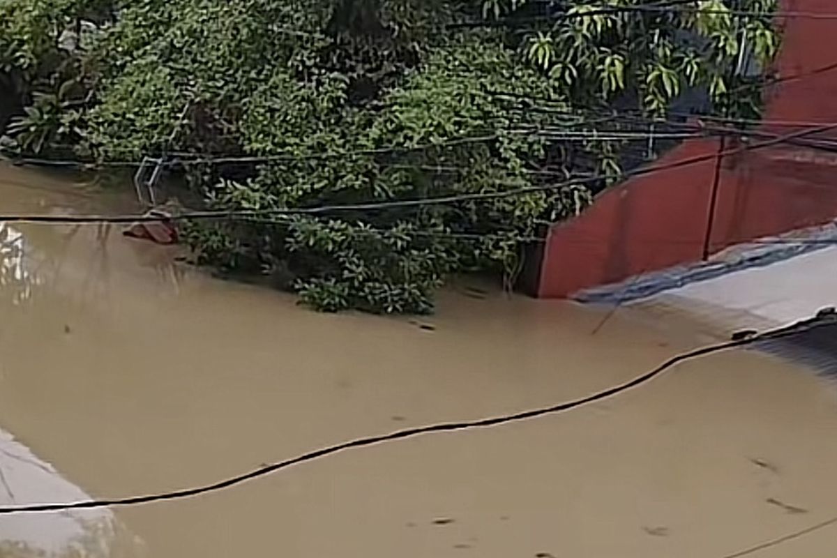 Banjir Bekasi: Rendam Perumahan Kemang IFI, Ketinggian Air Capai 3,5 meter