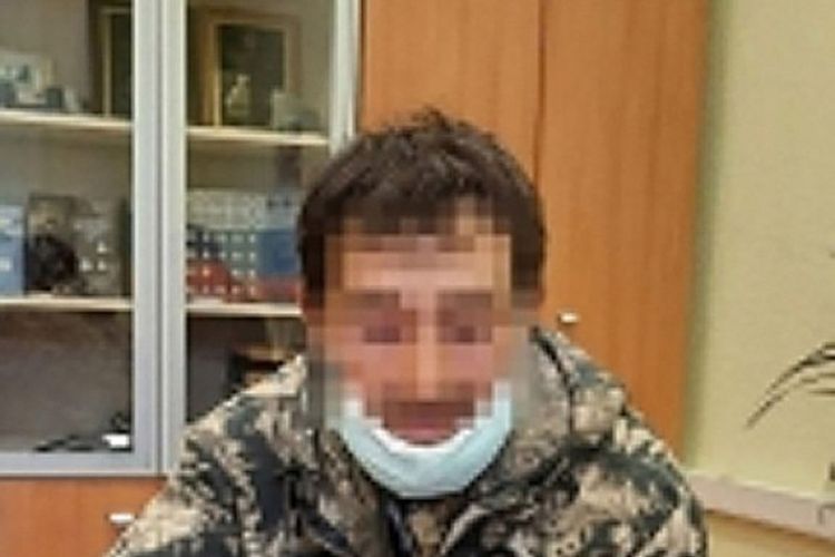 Seorang paman di Siberia, Rusia, yang ditangkap karena memotong jari keponakannya. Dia melakukannya karena marah ponselnya dijatuhkan.