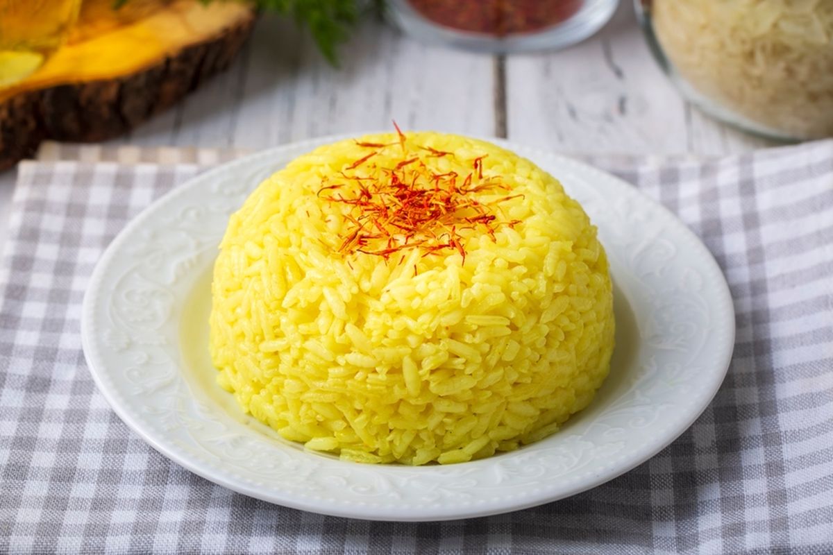 ilustrasi nasi kuning. 