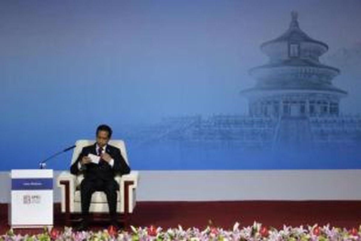 Presiden Joko Widodo (Jokowi) bersiap menyampaikan pidato di depan para delagasi APEC CEO Summit, di China National Convention Center di Beijing, 10 November 2014.