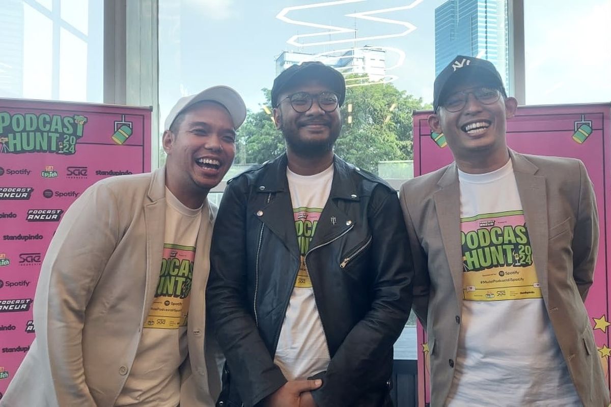 Podcast Ancur yang beranggotakan Diaz, Patra dan Randhika Jamil dalam jumpa pers Podcast Hunt 2024 di daerah Kuningan, Jakarta Selatan, Kamis (5/9/2024). 