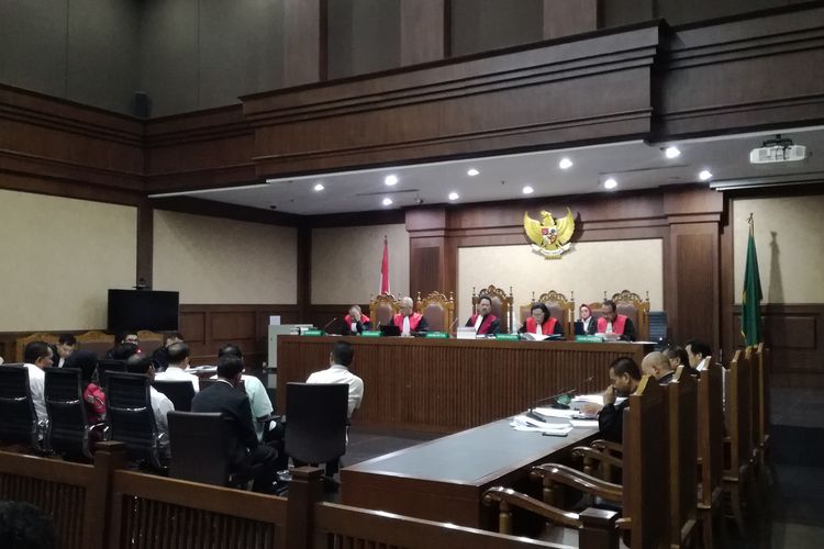 Sidang pemeriksaan saksi untuk mantan Gubernur Kepulauan Riau Nurdin Basirun, terdakwa kasus dugaan suap terkait izin prinsip pemanfaatan ruang laut di Kepulauan Riau.