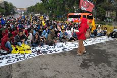 Polisi Amankan 8 Mahasiswa yang Tutup Jalan Tol Pasteur Saat Demo UU Cipta Kerja di Bandung