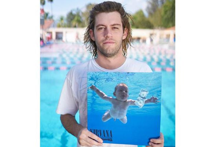 Spencer Elden kini sudah berusia 25 tahun. Dulu dia dikenal sebagai bayi yang menjadi model pada sampul album Nevermind milik grup band legendaris Nirvana.