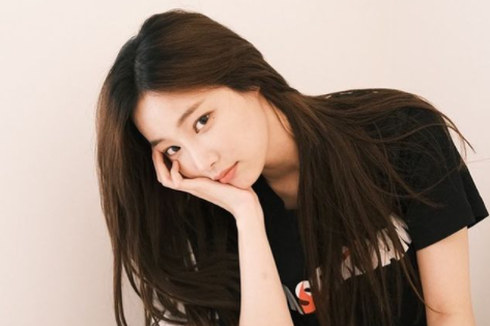 Yeonwoo Eks MOMOLAND Bicarakan Kontrak dengan Agensi Han Seo Hee