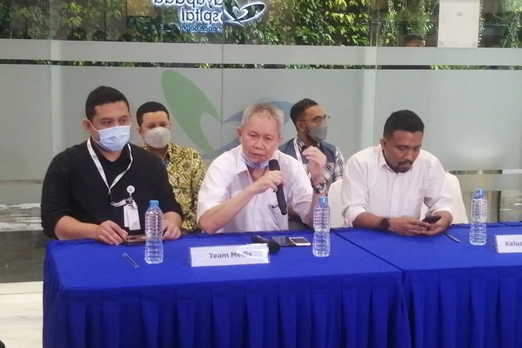 Tim dokter rumah sakit Mayapada ketika mengadakan konferensi pers untuk memberitahu perkembangan dan kondisi remaja berinisial D (17) yang dianiaya Mario Dandy Satrio (20), Selasa (28/2/2023) 