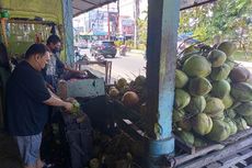 Warga Padang Serbu Penjual Kelapa Muda, Diyakini Cegah Efek Samping Vaksin Covid-19